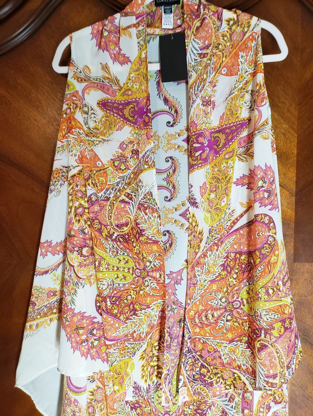Sleeveless Paisley Drape Vest - Pink & Gold - Picture 4 of 8